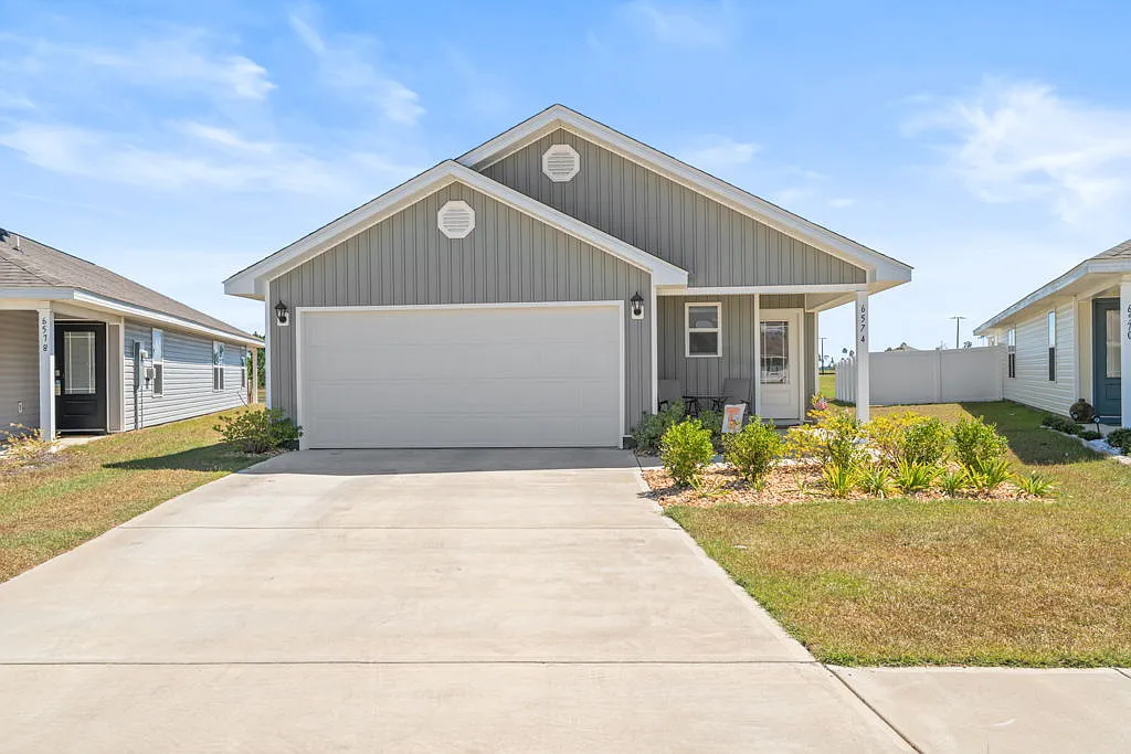 3 bed, 1648 sqft, $2,300 — Photo 1