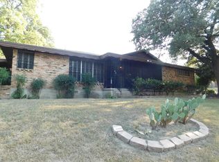 1204 Whispering Cir, Dallas, TX 75241