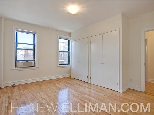 2425 Kings Highway image 1 of 6