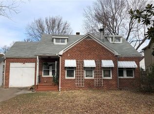 704 W Central Ave, Bentonville, AR 72712