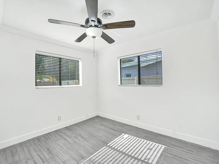 4360 NE 13th Ave — Photo 16