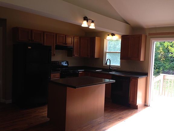 Center island big enough for two stools, Dishwasher