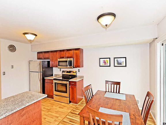 5th image of 13 Ashwood Ct