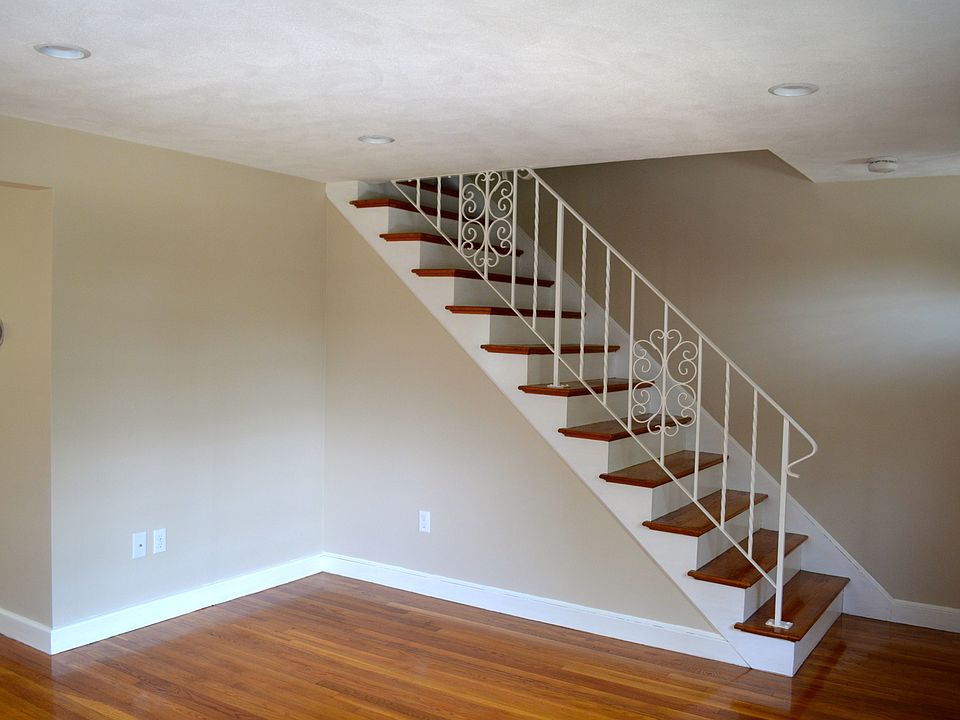 2nd image of 630 Summer St