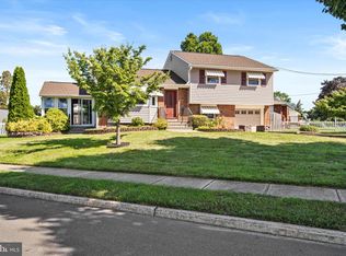 2 Bow Rd, Hamilton, NJ 08690