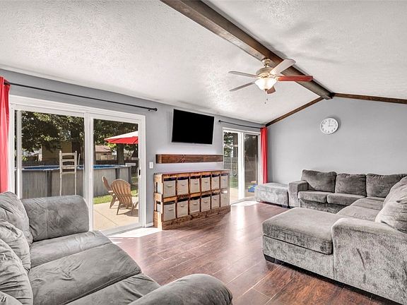5th image of 379 Ridgewood Dr
