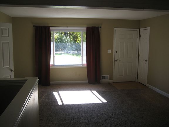 3rd image of 3812 E 98th Ter