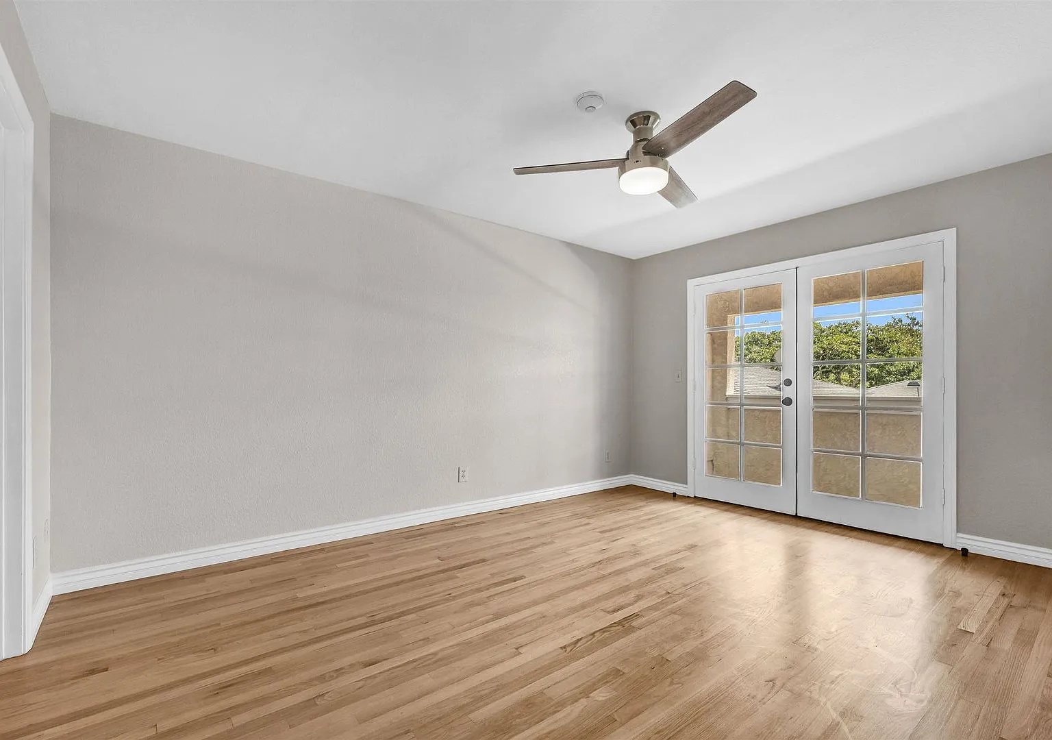 Stunning Remodeled Townhome in Prime Location! — Photo 4