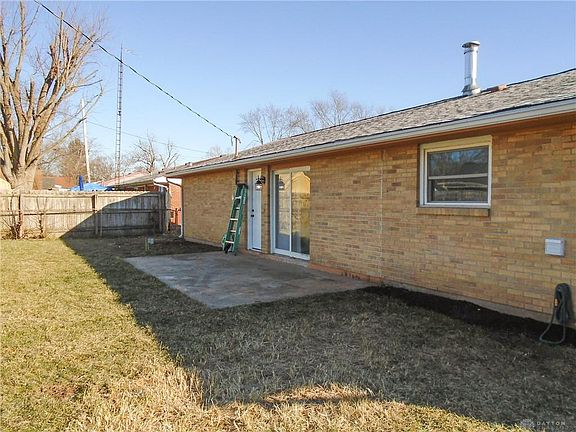 5th image of 223 Bronwood St