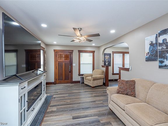 4th image of 516 Bond St