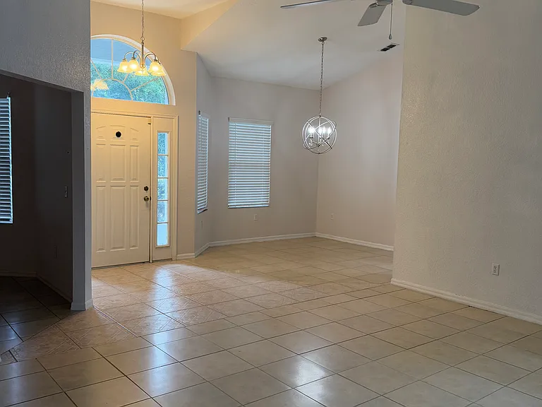 8013 SW 134th Loop — Photo 2
