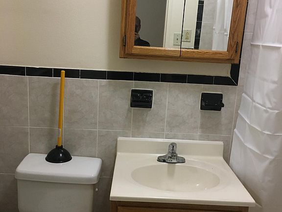 5th image of 18735 Hillside Ave APT 6L