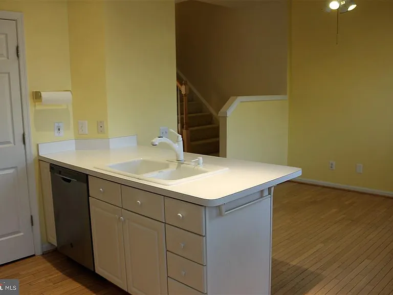 7507 Lamoyne Ct — Photo 20