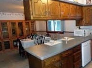 1438 W 73rd Pl, Merrillville, IN 46410