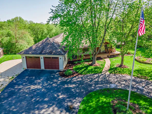 9520 Butternut Dr, Crystal Lake, IL 60014