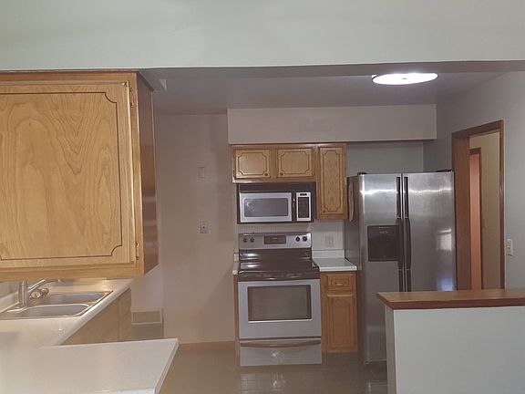 3rd image of 3321 Douglas St