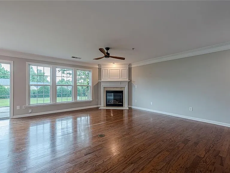 300 Balaban Cir — Photo 4