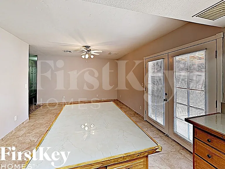 1007 W Utopia Rd — Photo 5