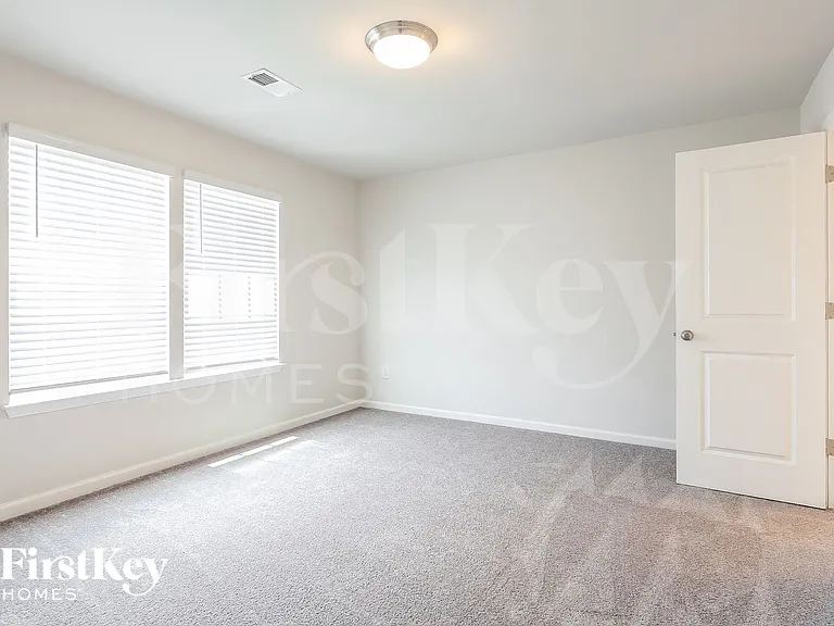 404 Stonefence Dr — Photo 14