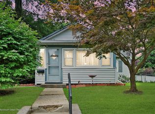 40 7th St, Belford, NJ