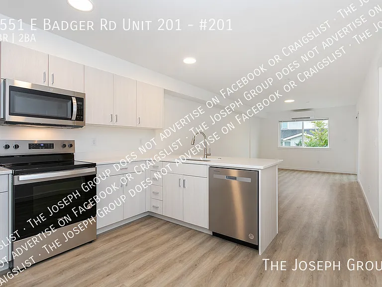 Town's Edge Apartments - 1555 E Badger Rd — Photo 8