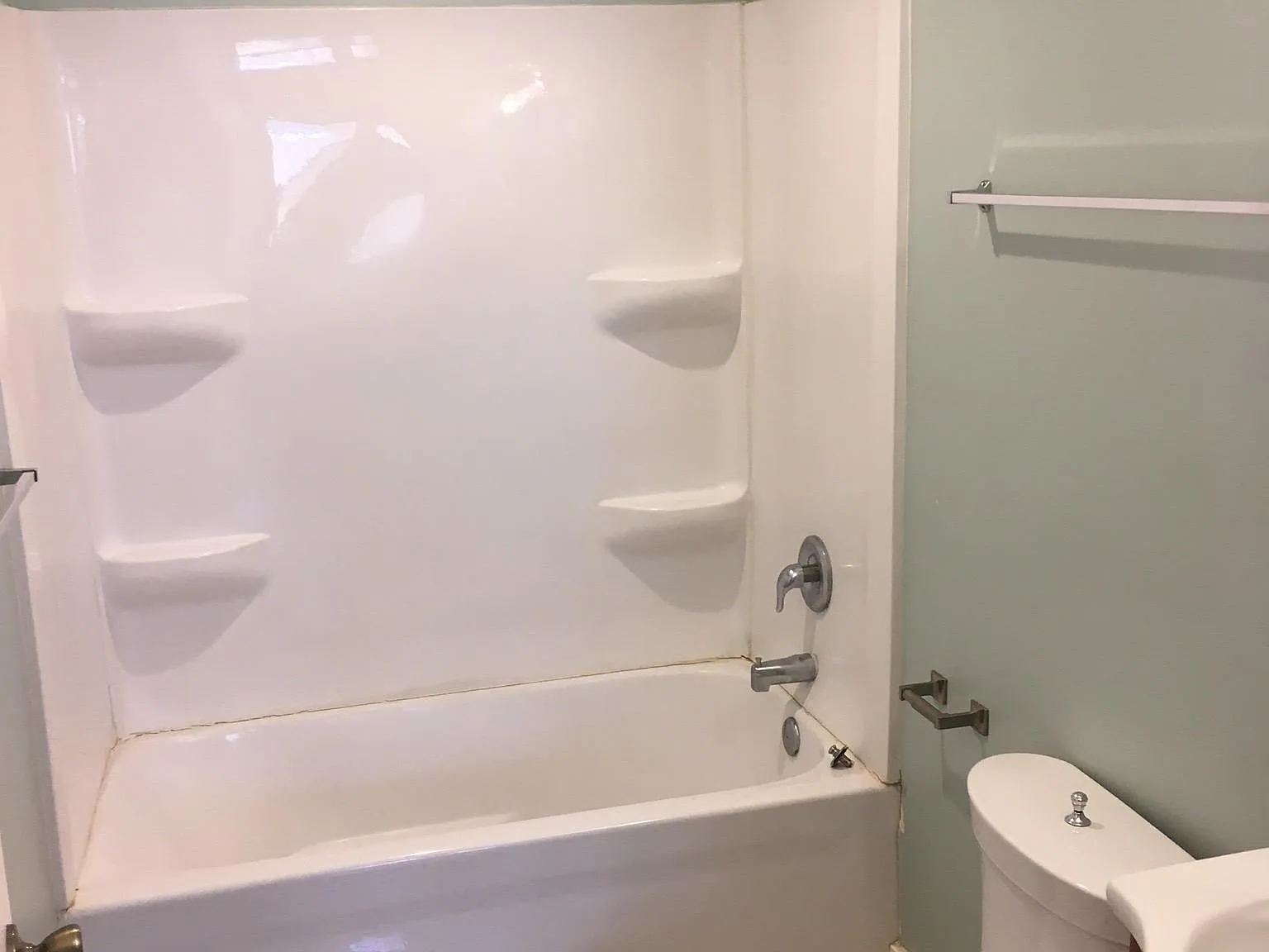 3 bed, 1100 sqft, $1,100 — Photo 4