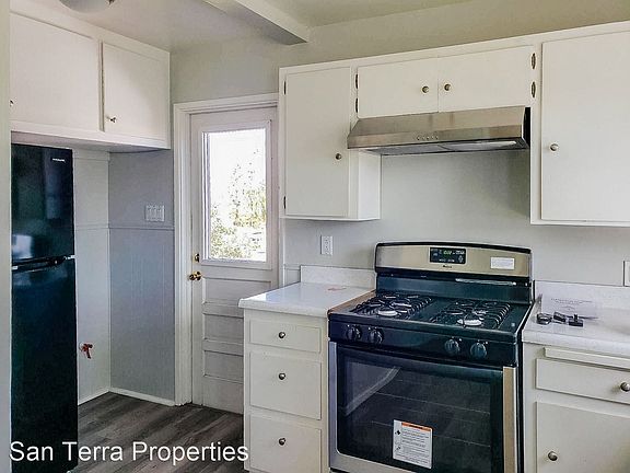 3rd image of 8810 Hayes St