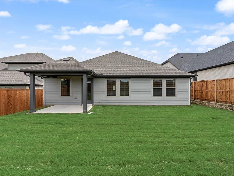 704 Summerberry Dr — Photo 15