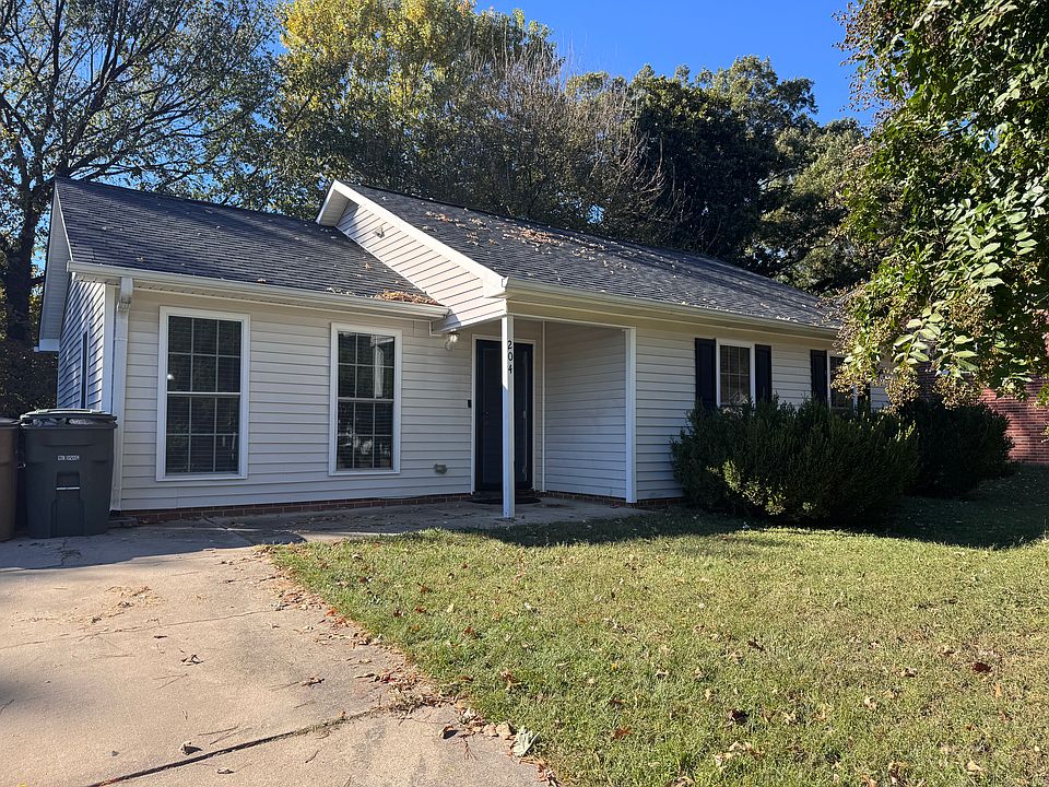 1st image of 204 Bingham St