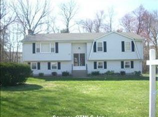 12 Maple Edge Dr, Bloomfield, CT 06002