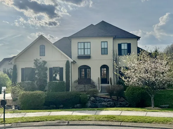 1025 Fortrose Dr, Gallatin, TN 37066