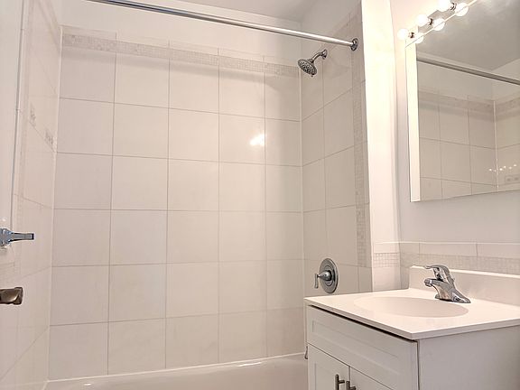 5th image of 147 W 79th St #12D