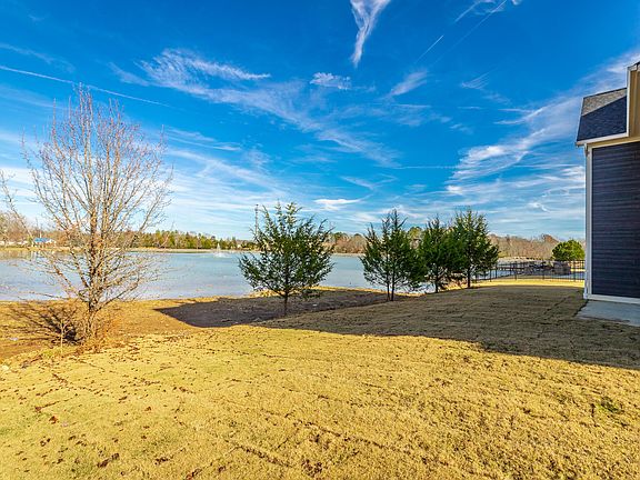 5th image of 476 Lakeshore Cove Dr #9