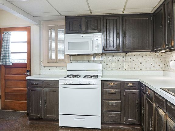 5th image of 714 Western Ave