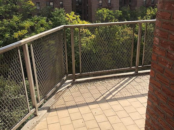 5th image of 14330 Roosevelt Ave APT 6N