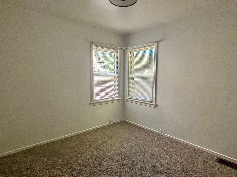 1105 Harvard Ave — Photo 5