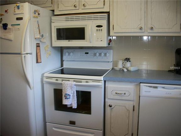 4th image of 3713 Lake Bayshore Dr #201