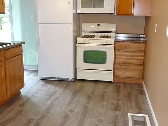 3rd image of 606 W Winthrop St