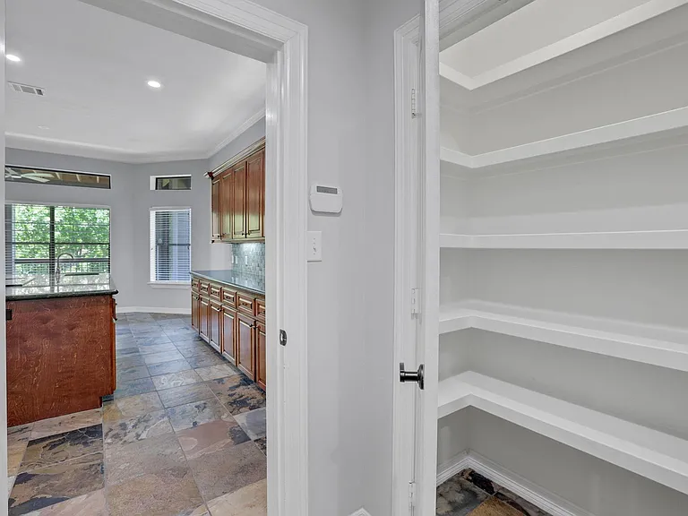 270 Lake Grove Dr — Photo 25