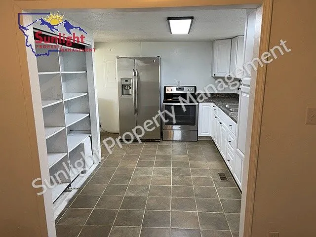 517 Colorado Ave — Photo 6