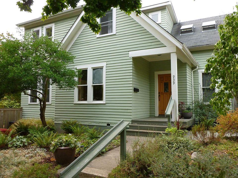 2nd image of 939 25th Ave S