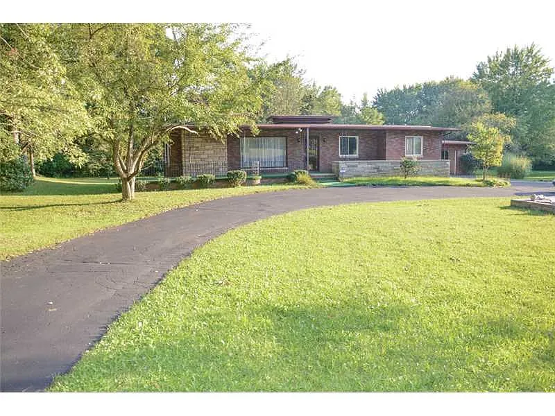 16 Orchard Way photo 1