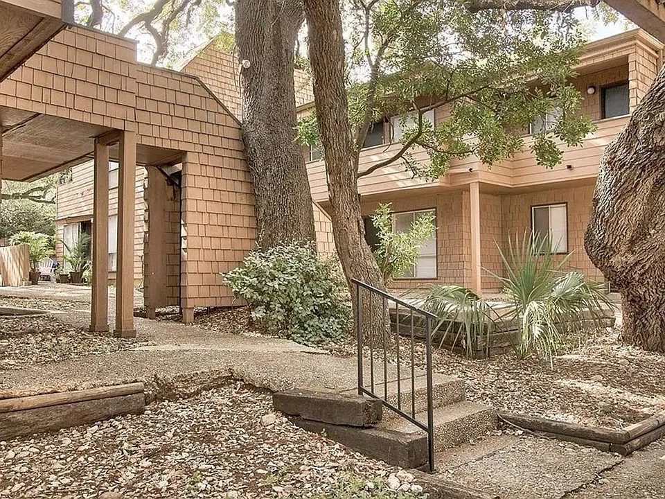 Alamo Heights Treehouse