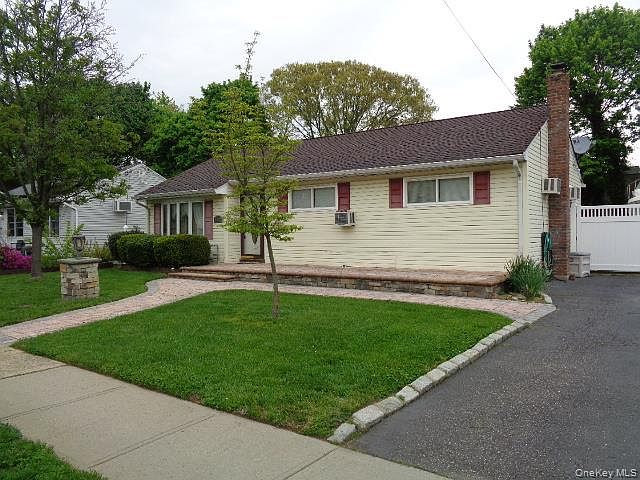 1st image of 1431 Lombardy Boulevard