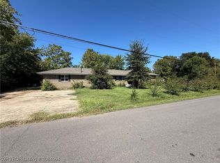 608 W Line St, Dyer, AR 72935