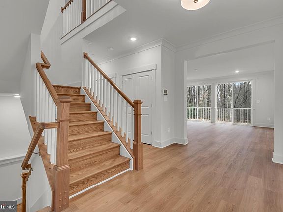5th image of 995 Arundel Dr