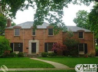 501 Lakepointe St, Grosse Pointe Park, MI 48230