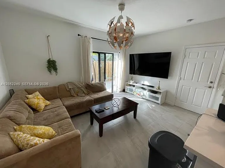 1524 SW 28th St #1524 — Photo 4