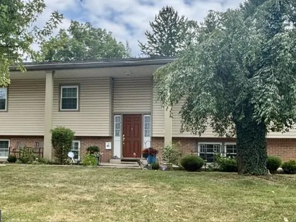 17 Furnace Rd, Wernersville, PA 19565