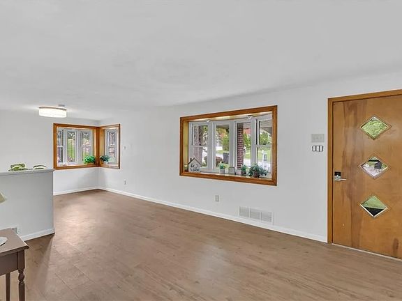 5th image of 9830 Don Dr
